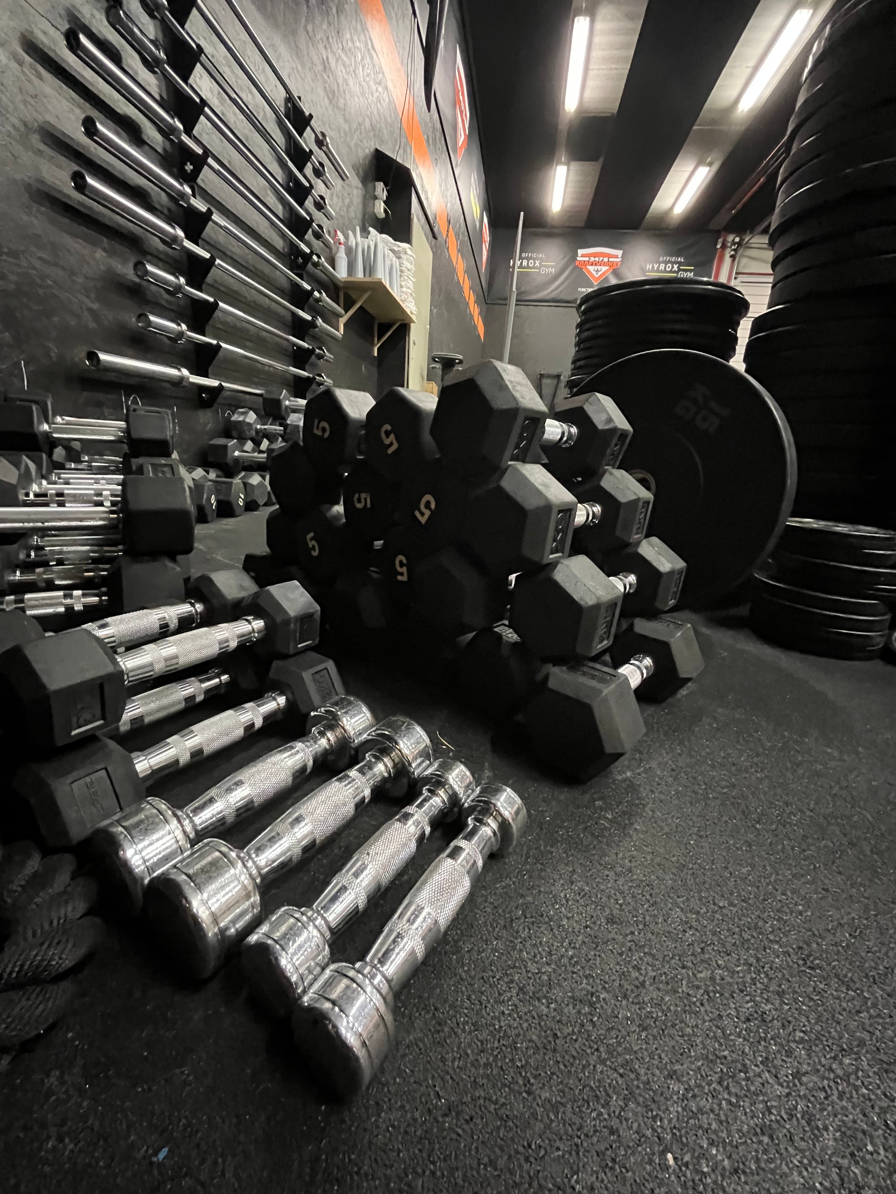 Manualer i stativ i studioet